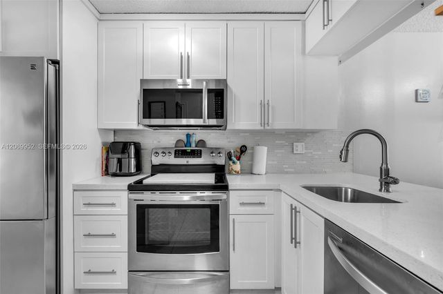 2421 W 52nd Place 2-1, Hialeah, FL 33016