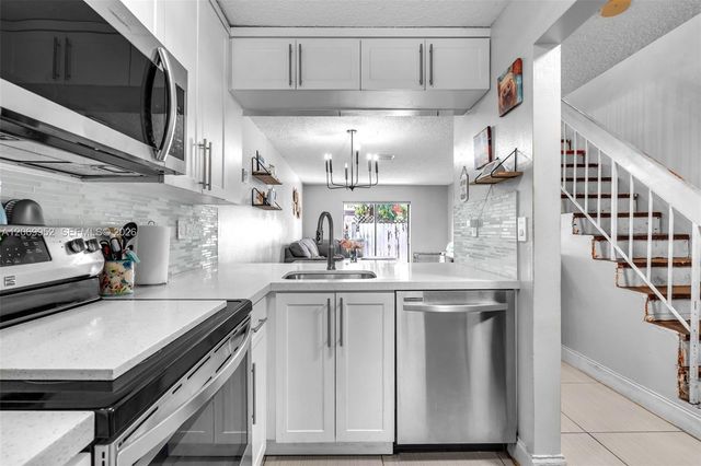2421 W 52nd Place 2-1, Hialeah, FL 33016