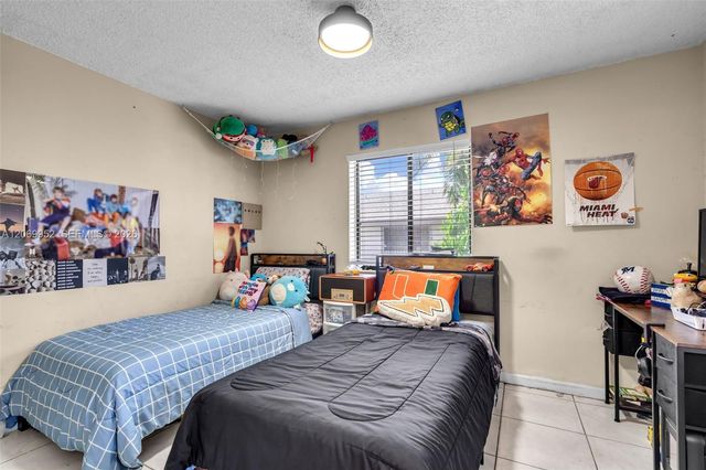 2421 W 52nd Place 2-1, Hialeah, FL 33016