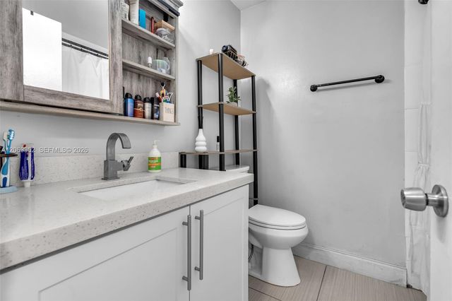 2421 W 52nd Place 2-1, Hialeah, FL 33016