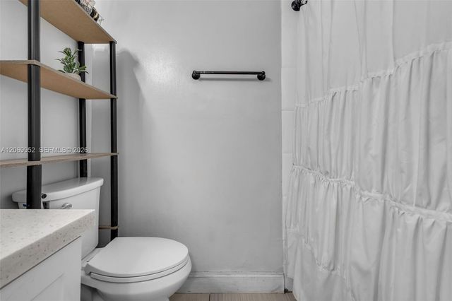 2421 W 52nd Place 2-1, Hialeah, FL 33016