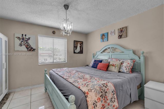 2421 W 52nd Place 2-1, Hialeah, FL 33016