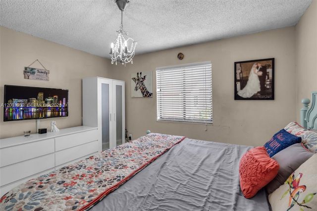 2421 W 52nd Place 2-1, Hialeah, FL 33016