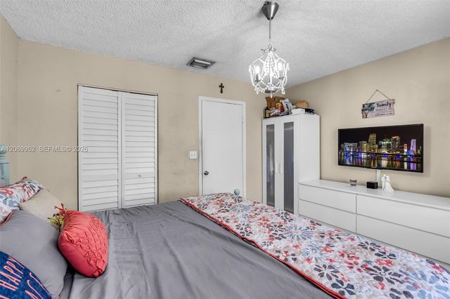 2421 W 52nd Place 2-1, Hialeah, FL 33016