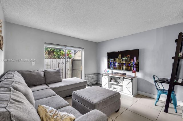 2421 W 52nd Place 2-1, Hialeah, FL 33016