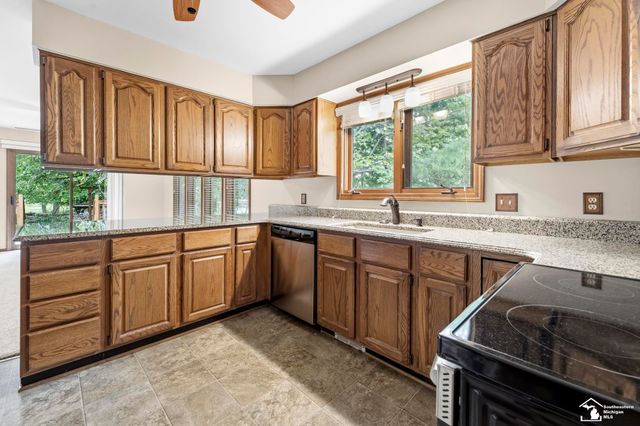 7789 Stout Avenue, Grosse Ile, MI 48138