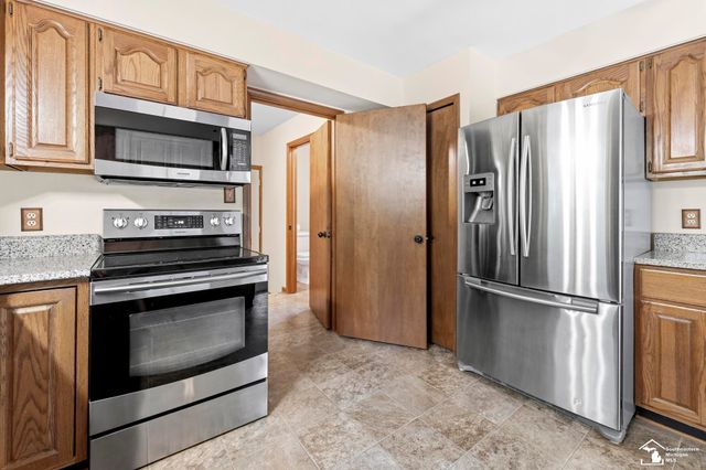 7789 Stout Avenue, Grosse Ile, MI 48138
