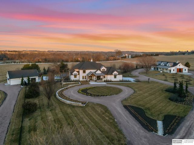 10617 N 156th Street, Bennington, NE 68007
