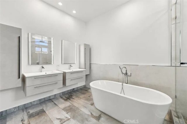 2307 Vanderbilt Lane B, Redondo Beach, CA 90278