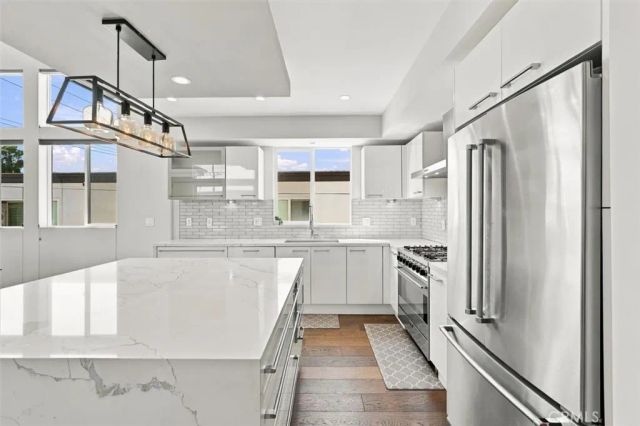 2307 Vanderbilt Lane B, Redondo Beach, CA 90278