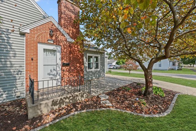 601 W Main Street, Clinton, IL 61727