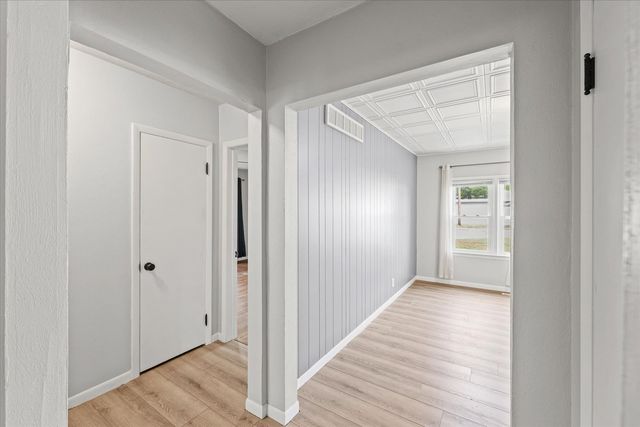 601 W Main Street, Clinton, IL 61727