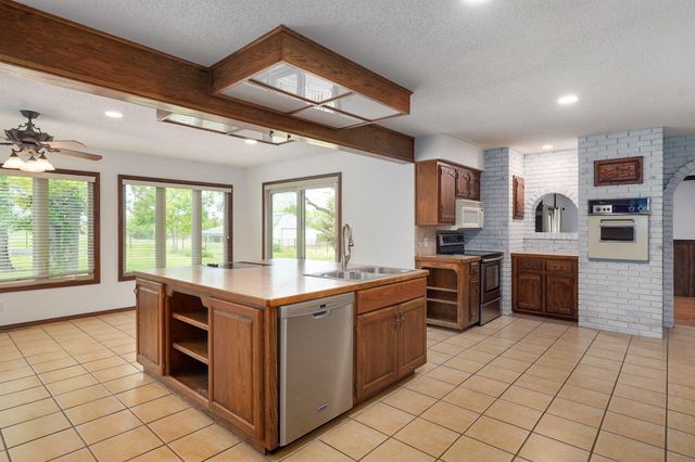 4789 S Farm Road 193, Rogersville, MO 65742