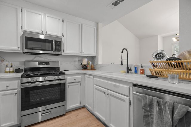 6014 Mid Drive Trail, Redding, CA 96003