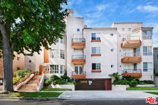 14570 Benefit Street 202, Sherman Oaks, CA 91403