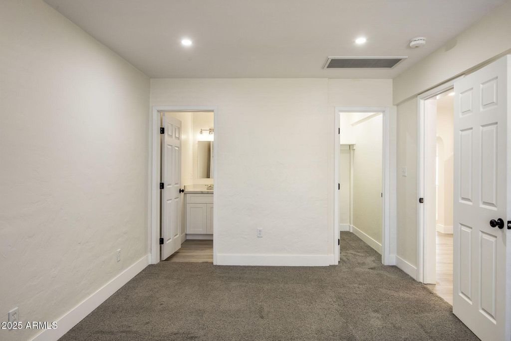 Image 6 of property listing at 6815 N 32nd Avenue, Phoenix, AZ 85017