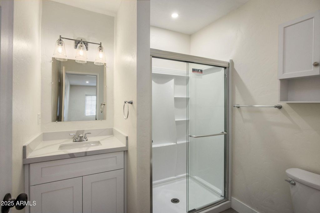 Image 7 of property listing at 6815 N 32nd Avenue, Phoenix, AZ 85017