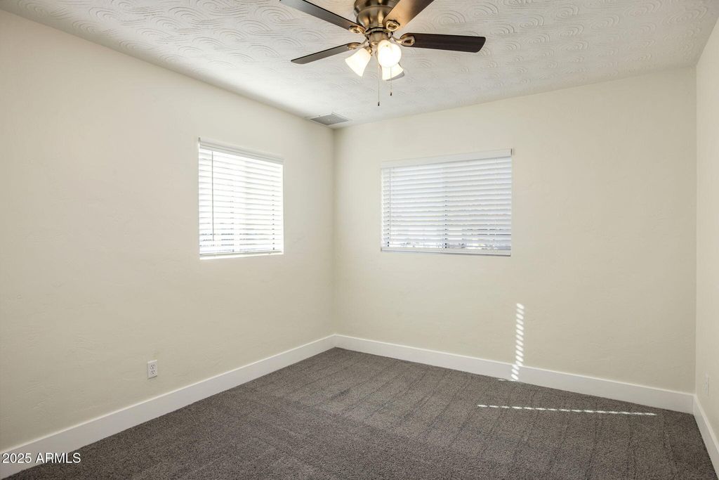 Image 9 of property listing at 6815 N 32nd Avenue, Phoenix, AZ 85017
