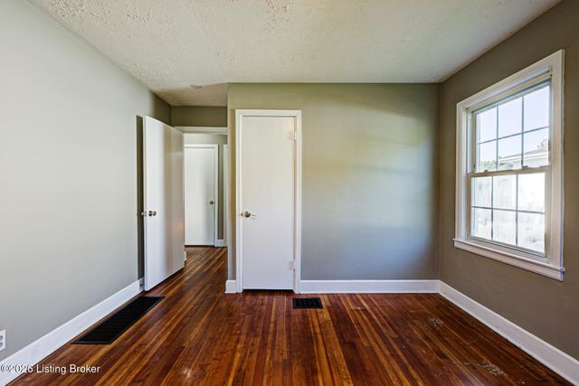 10506 Fairview Ave, Louisville, KY 40299