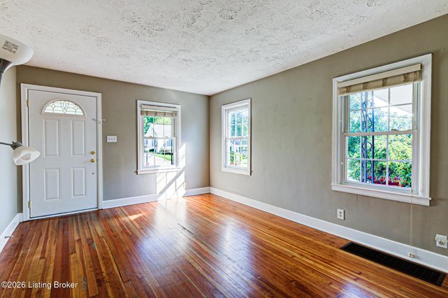 10506 Fairview Ave, Louisville, KY 40299