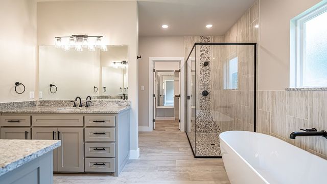 2204 Salina Circle, Granbury, TX 76048