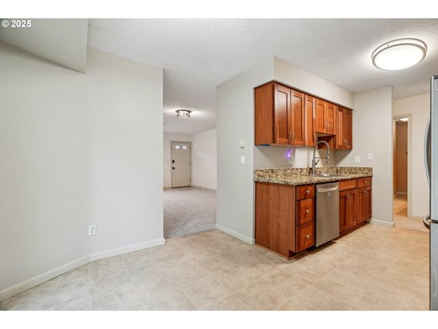 2531 Sw SPRING GARDEN St, Portland, OR 97219