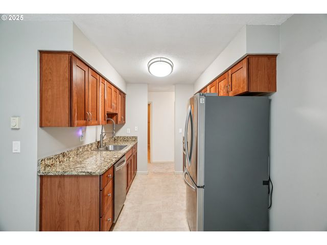 2531 Sw SPRING GARDEN St, Portland, OR 97219