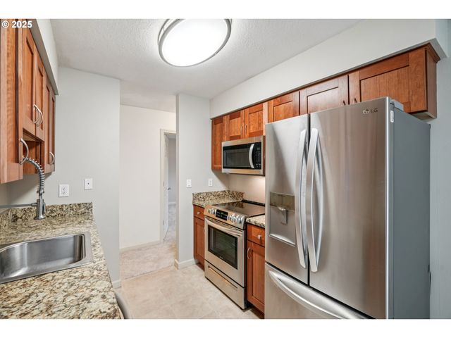 2531 Sw SPRING GARDEN St, Portland, OR 97219