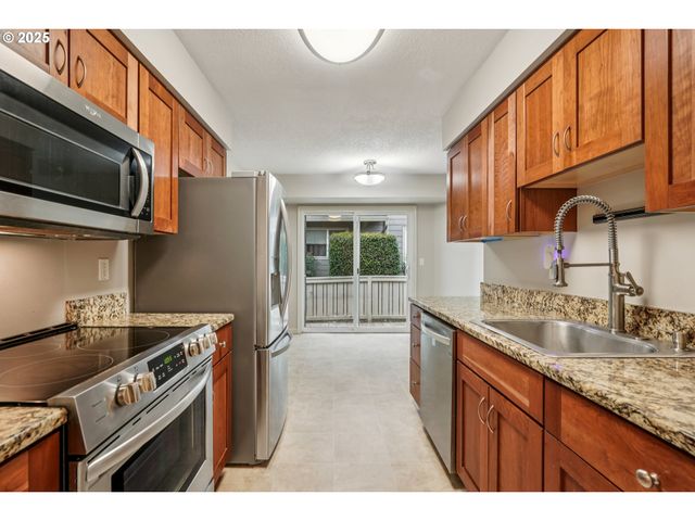 2531 Sw SPRING GARDEN St, Portland, OR 97219