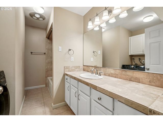 2531 Sw SPRING GARDEN St, Portland, OR 97219