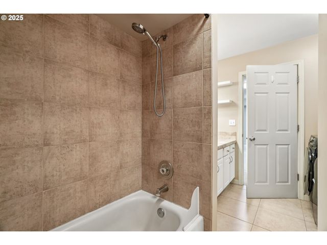 2531 Sw SPRING GARDEN St, Portland, OR 97219