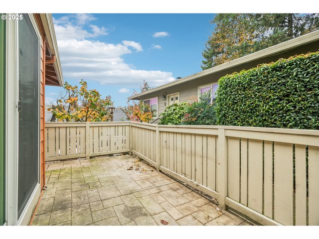 2531 Sw SPRING GARDEN St, Portland, OR 97219