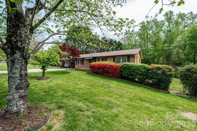 1250 21st Avenue NE, Hickory, NC 28601