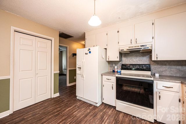 1250 21st Avenue NE, Hickory, NC 28601