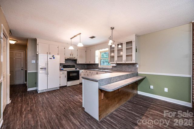 1250 21st Avenue NE, Hickory, NC 28601