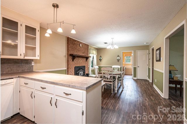 1250 21st Avenue NE, Hickory, NC 28601