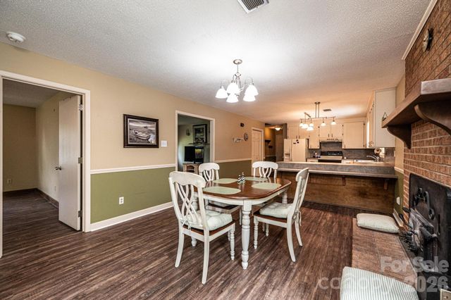 1250 21st Avenue NE, Hickory, NC 28601