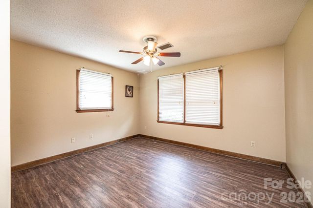 1250 21st Avenue NE, Hickory, NC 28601