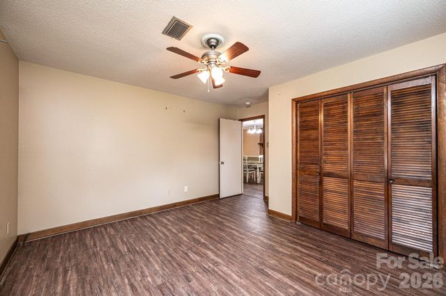 1250 21st Avenue NE, Hickory, NC 28601