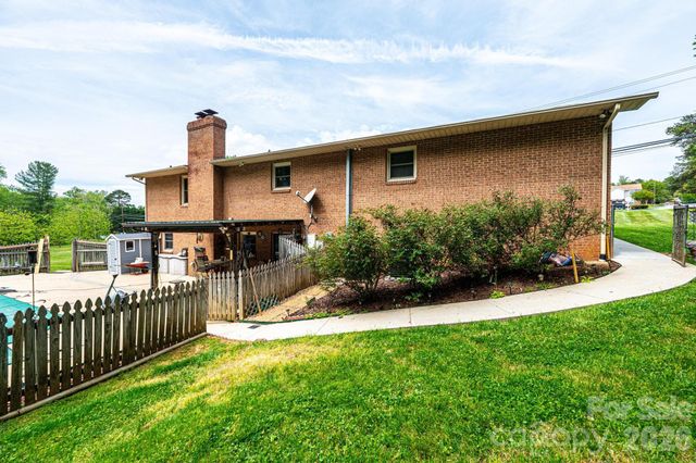 1250 21st Avenue NE, Hickory, NC 28601