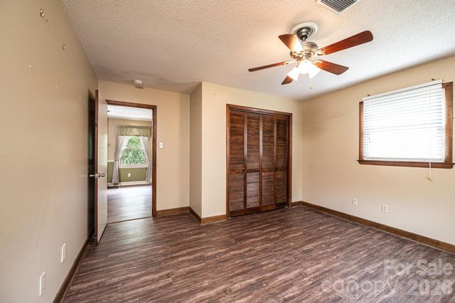 1250 21st Avenue NE, Hickory, NC 28601