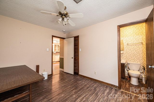 1250 21st Avenue NE, Hickory, NC 28601