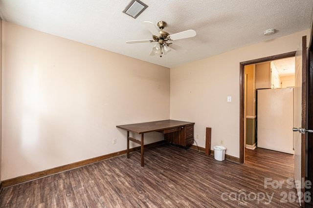 1250 21st Avenue NE, Hickory, NC 28601
