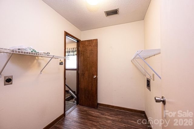 1250 21st Avenue NE, Hickory, NC 28601