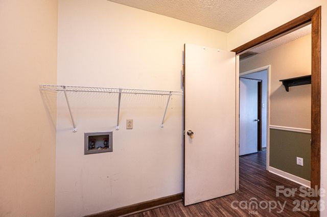 1250 21st Avenue NE, Hickory, NC 28601