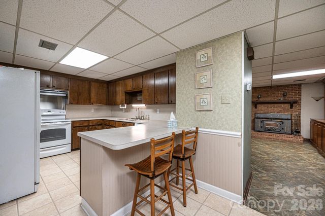 1250 21st Avenue NE, Hickory, NC 28601