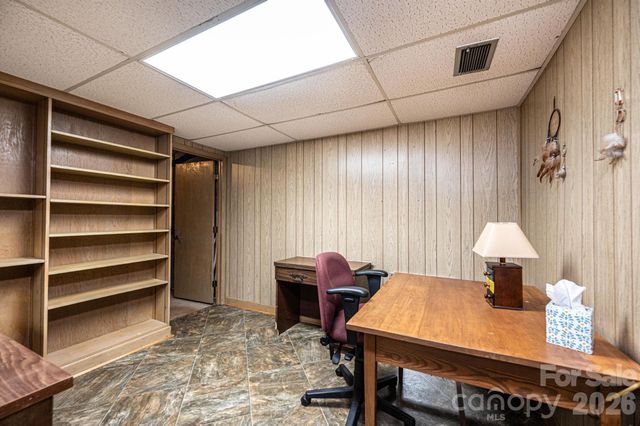 1250 21st Avenue NE, Hickory, NC 28601