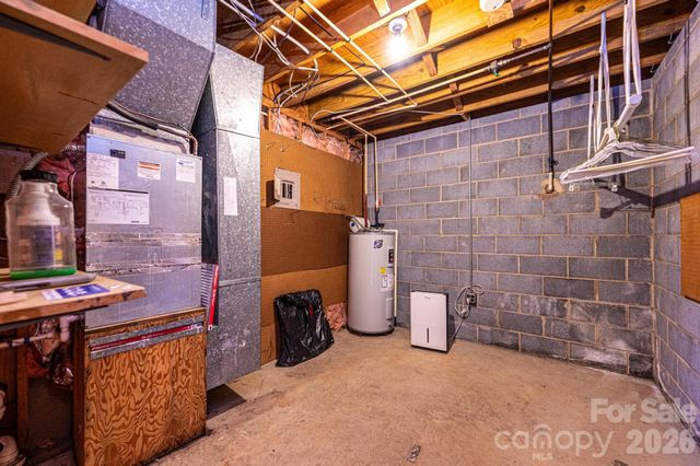 1250 21st Avenue NE, Hickory, NC 28601