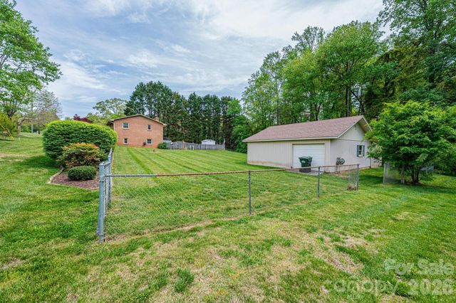 1250 21st Avenue NE, Hickory, NC 28601