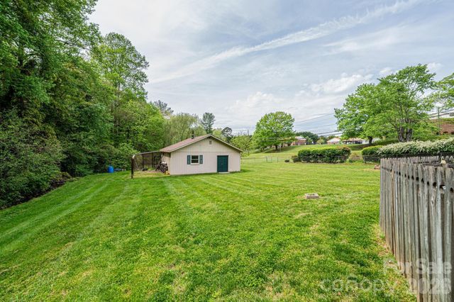 1250 21st Avenue NE, Hickory, NC 28601
